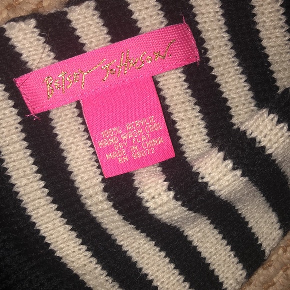 Fabulous Betsy Johnson hat and scarf - Picture 5 of 5